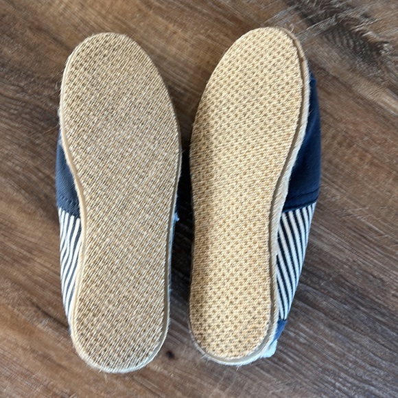 Tom’s Navy & Creme size W 6.5 - Picture 4 of 7